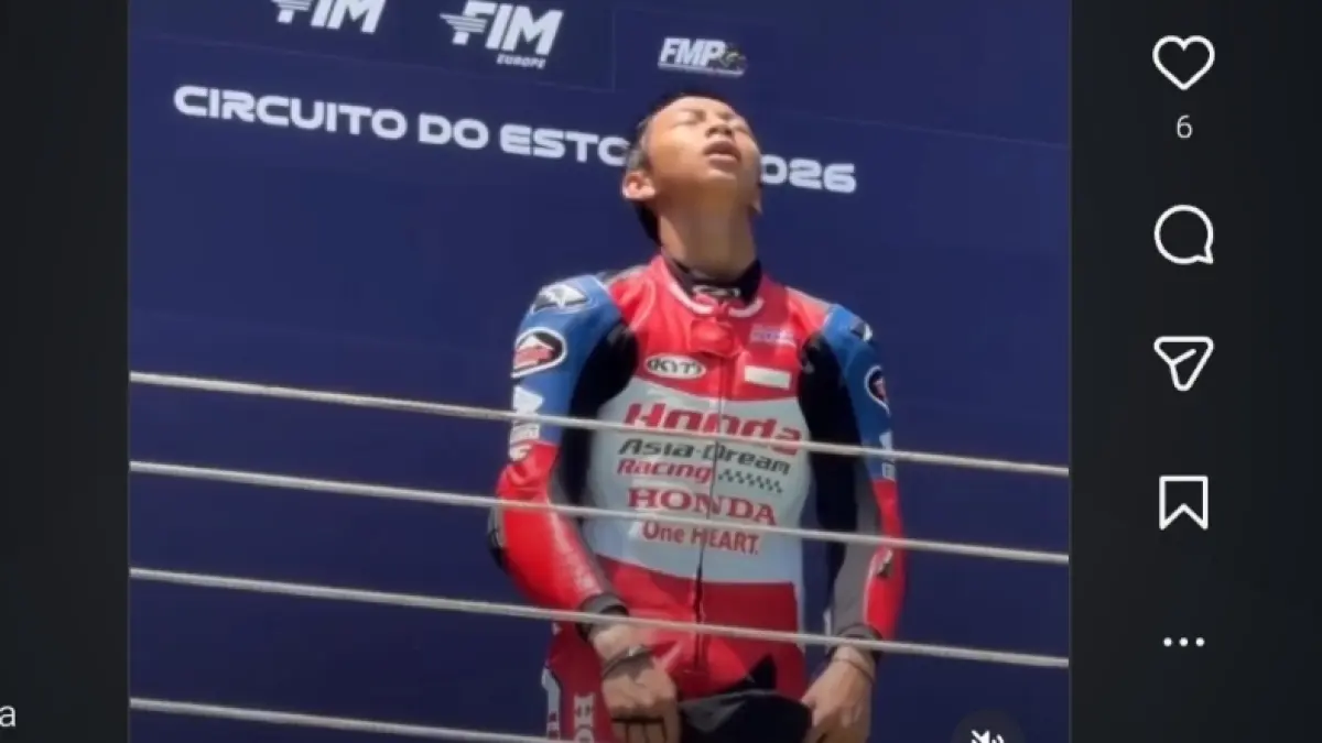 Muhammad Kiandra Ramadhipa berhasil mengharumkan nama Indonesia dengan menjadi podium pertama di ajang balap Moto3 Junior Estoril 2026.