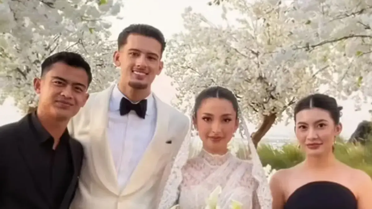 Pratama Arhan menghadiri pernikahan Jennifer dan Hubner.