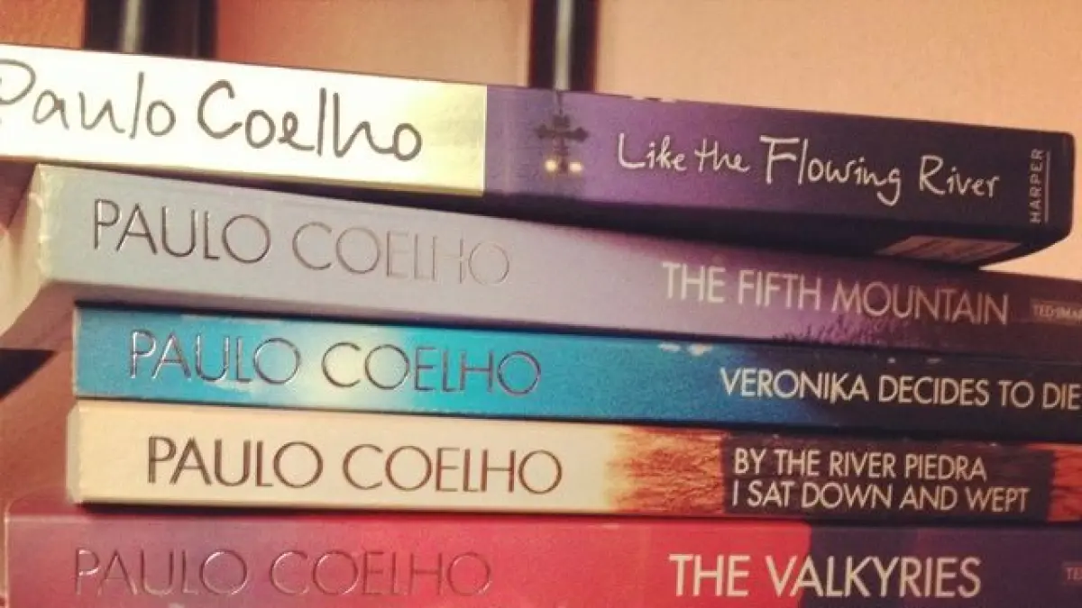 Buku-buku karya Paulo Coelho. Source: Pinterest 