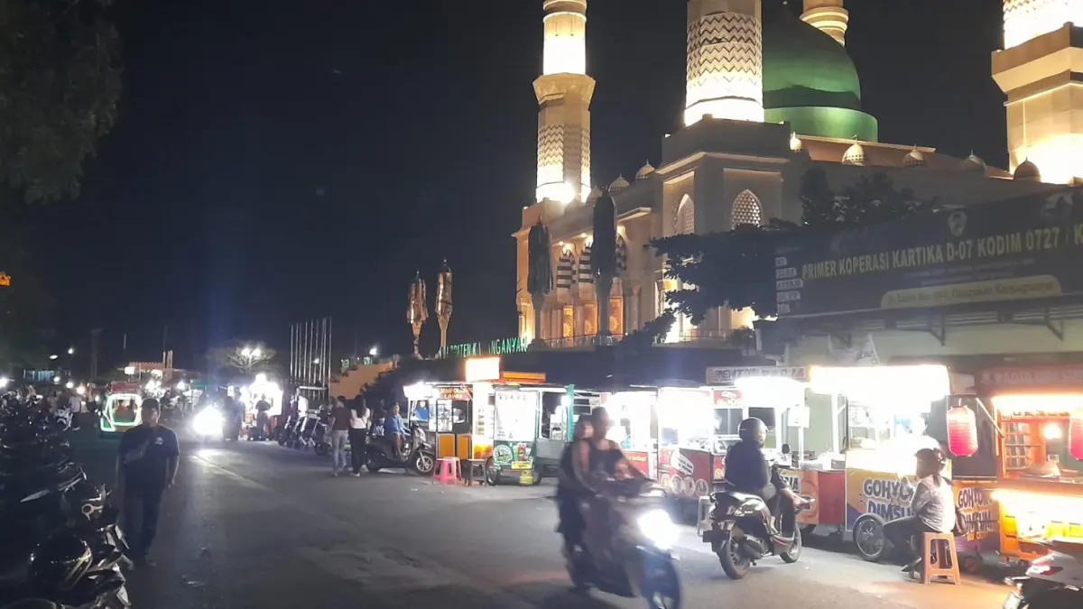 DiskuktransESDM Karanganyar akan menata ulang pedagang kaki lima (PKL) dan menyiapkan sistem e-retribusi pasca kasus dugaan korupsi retribusi yang menjerat mantan kepala dinas. (Rudi Hartono/solobalapan.com)