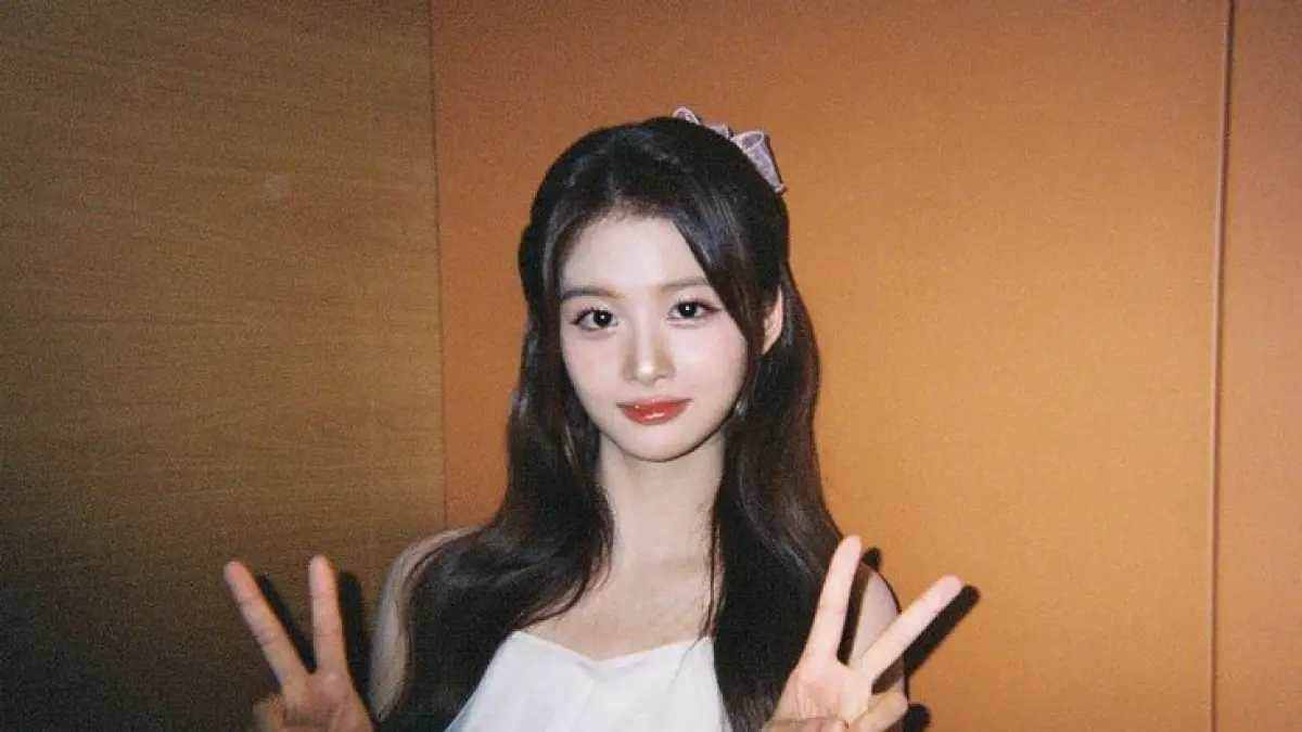 Sullyoon akan tampil sambil duduk pada konser NMIXX di Singapura demi memprioritaskan pemulihan kondisi punggungnya. (Foto: Pinterest)