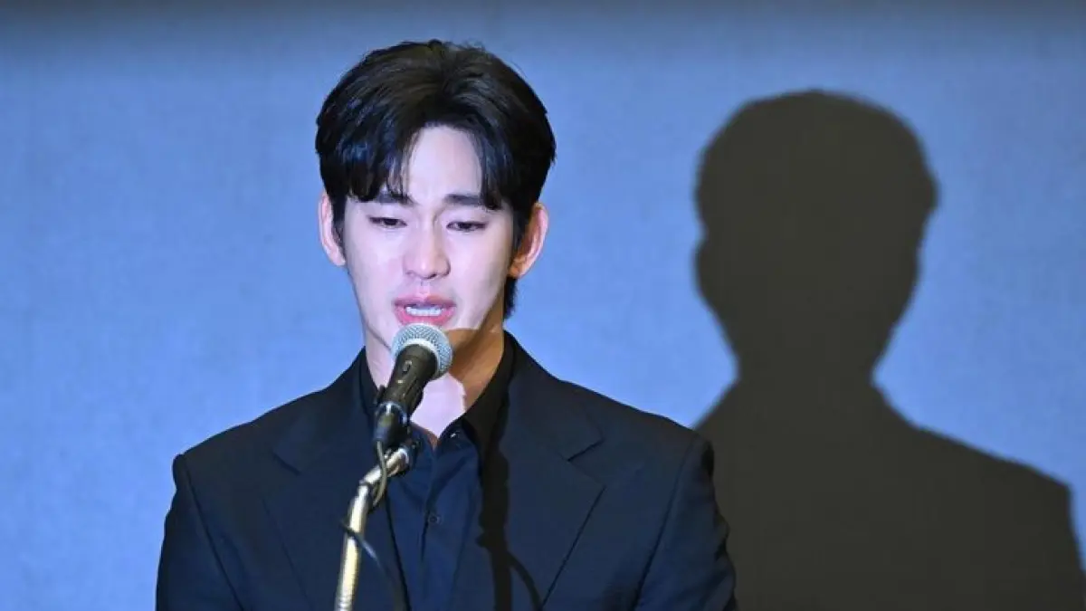 Kim Soo Hyun dikabarkan mulai mempersiapkan comeback ke industri hiburan setelah vakum hampir setahun. (Foto: Korea Times)
