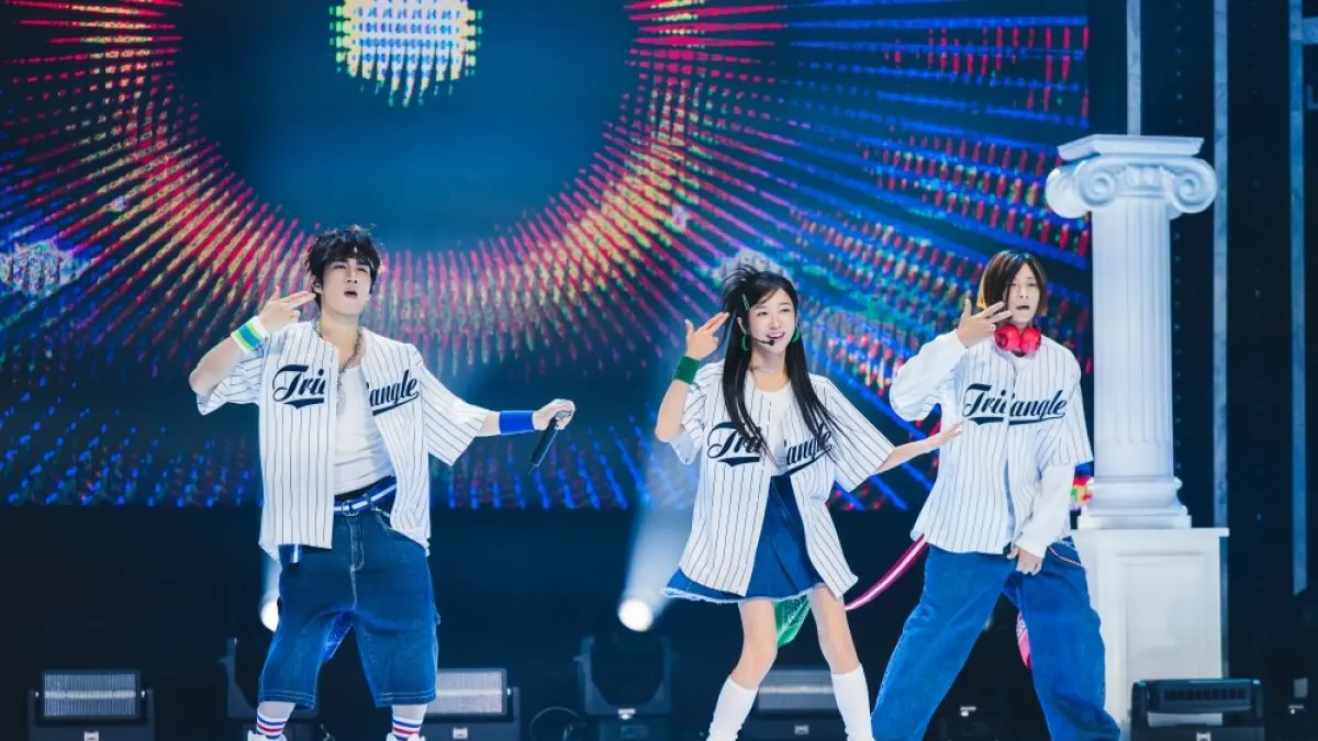 Shim Eun Ji membagikan cerita di balik penciptaan lagu Love Is yang viral lewat film Wild Sing. (Foto: Dispatch/JYP Publishing)