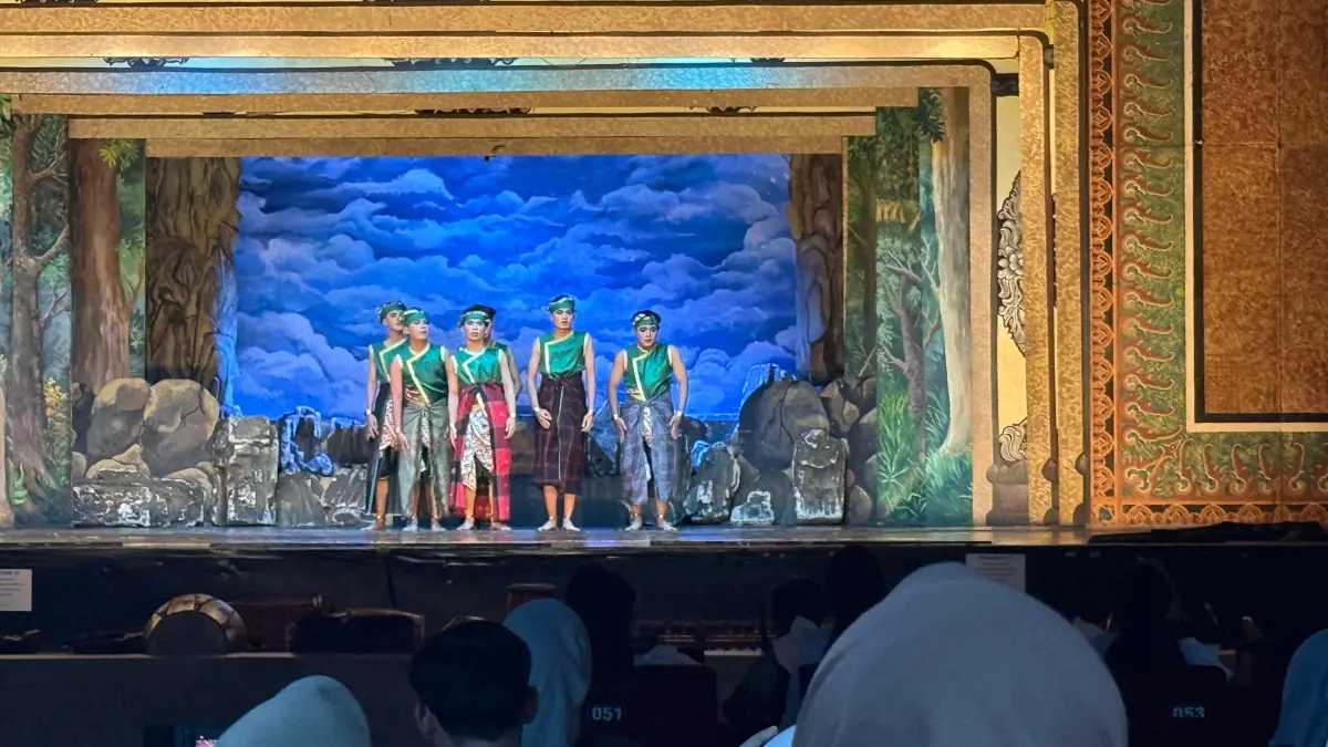 Pementasan karya mahasiswa PGSD FKIP UMS di panggung wayang orang Sriwedari. 