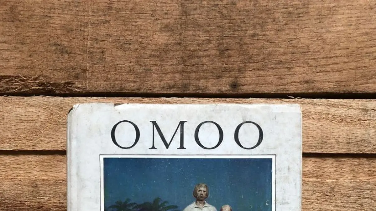 Buku Omoo karya Herman Melville. Source: Pinterest 