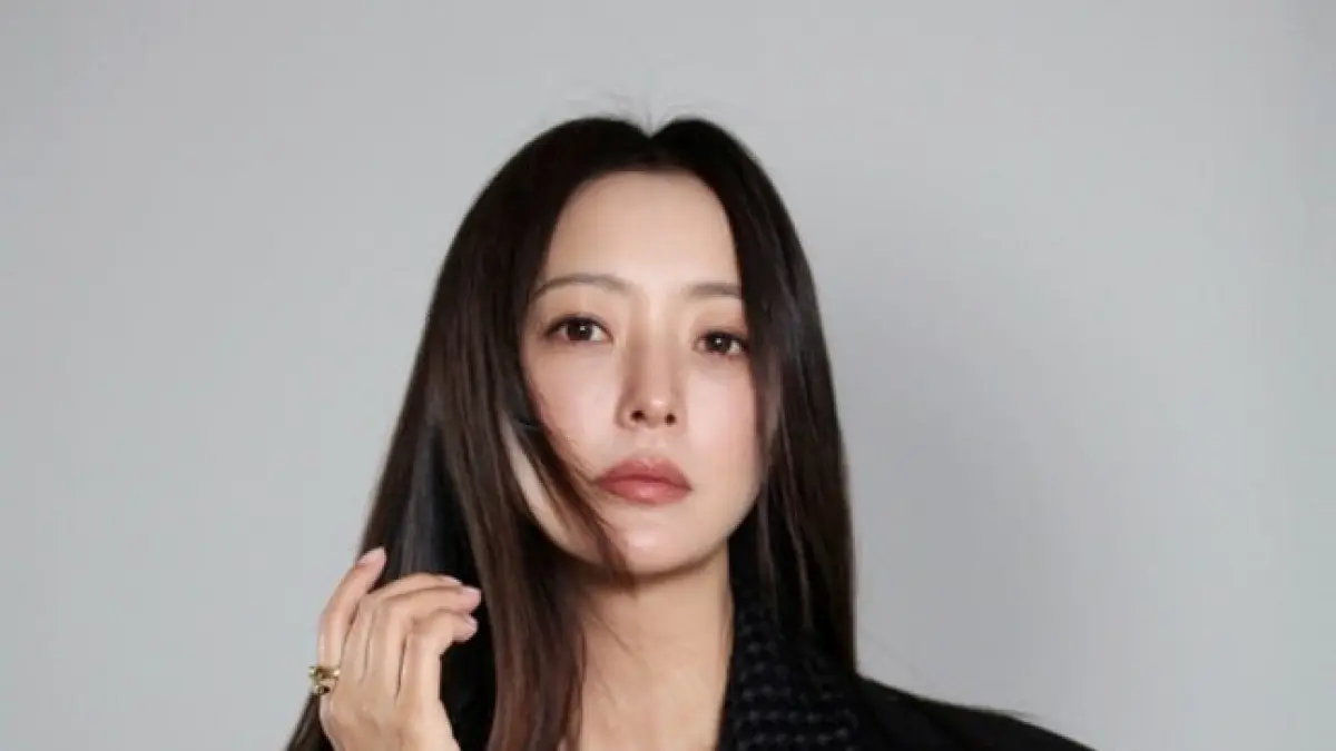 Kim Hee-sun berpartisipasi dalam kampanye UNICEF “UNICEF EXCELLENCE” untuk mendukung pendidikan, harapan, dan masa depan anak-anak di seluruh dunia. (Hinge Entertainment)