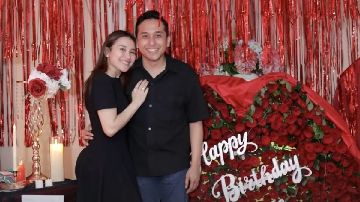 Kevin Gusnadi beri kejutan ulang tahun Ayu Ting Ting. (Instagram Ayu Ting Ting)