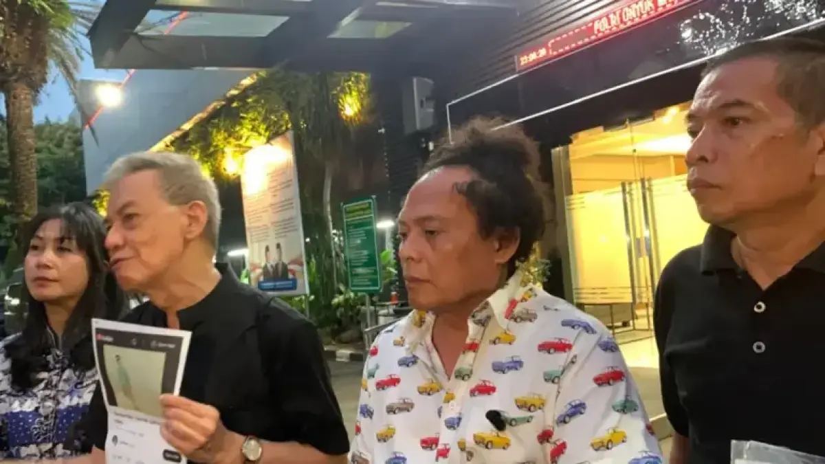 Fariz RM usai menjalani BAP tambahan di Polda Metro Jaya atas kasus dugaan pelanggaran hak cipta. (Abdul Rahman/JawaPos.co)