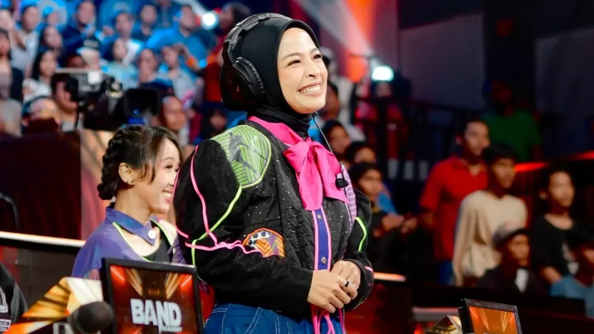 Tantri ketika mejadi juri di salah satu acara pencari bakat di salah sati tv swasta. (Dok. tantrisyalindri)