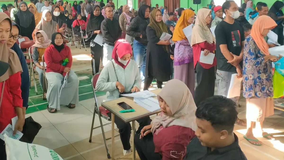 Proses Penarikan dan Penggantian Minyakkita di wilayah Kabupaten Karanganyar. (Rudi Hartono/solobalapan.com)
