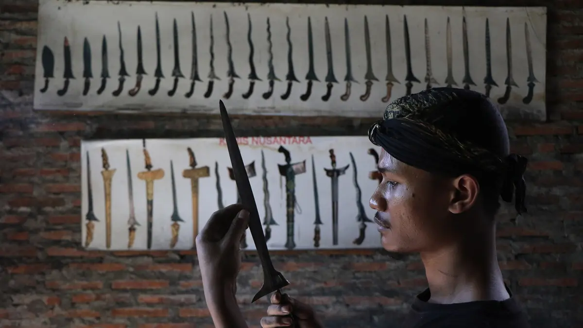 Empu Subandi dan Omah Keris: Dedikasi puluhan tahun merawat tradisi tempa pusaka nusantara. (Arief Budiman/solobalapan.com)