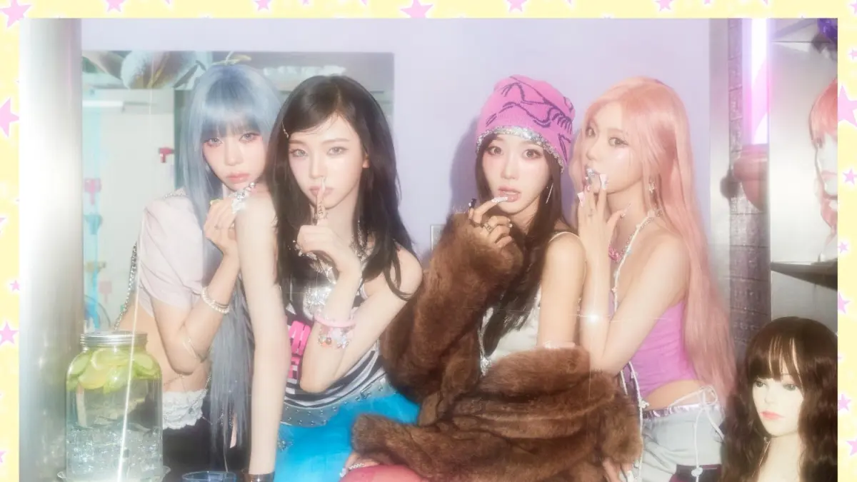 aespa siap comeback Jepang lewat mini album KISS N TELL. Mengusung konsep retro future yang manis namun futuristik, comeback ini menunjukkan sisi baru aespa yang playful sekaligus memikat. (SM Entertainment)