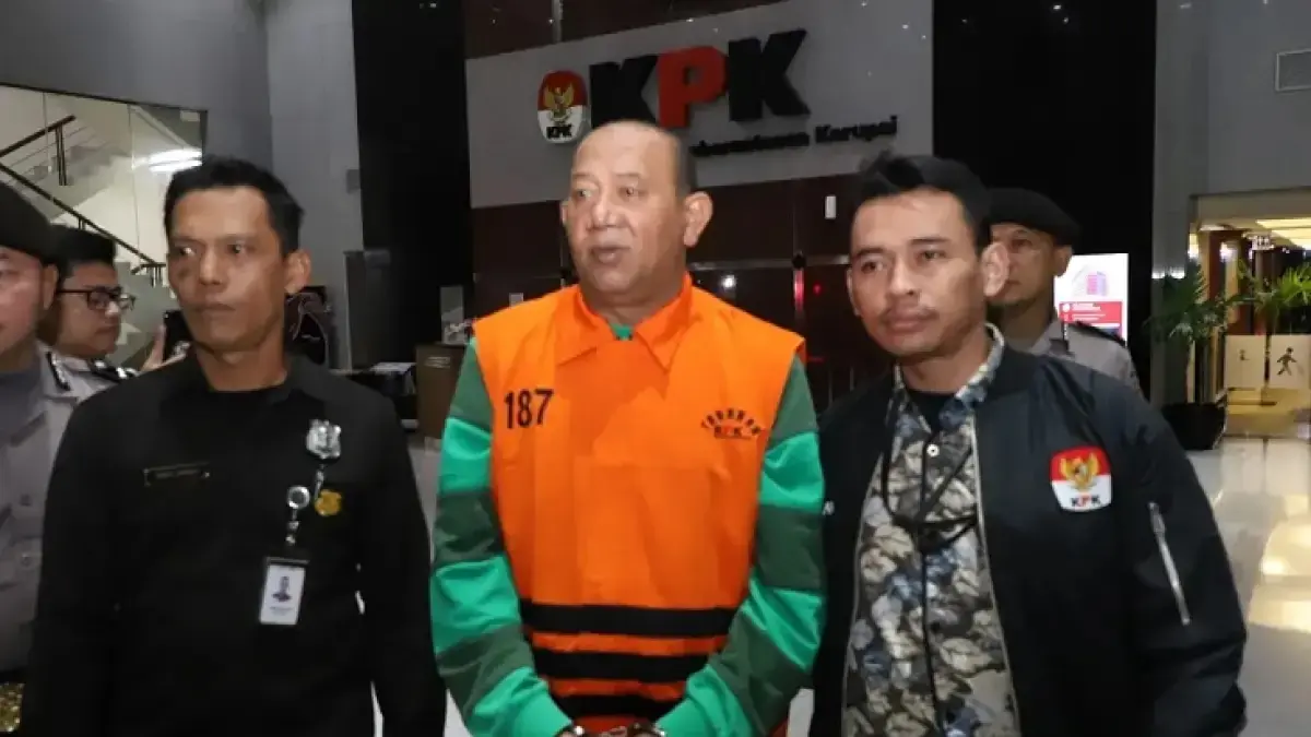 Bupati Langkat, Syah Afandin (SAF), resmi ditahan oleh Komisi Pemberantasan Korupsi (KPK) pada Sabtu (4/7/2026) dini hari WIB, setelah ditetapkan sebagai tersangka dalam kasus dugaan suap proyek di lingkungan Pemerintah Kabupaten Langkat, Sumatera Utara. (Dery Ridwansah/ JawaPos.com) 