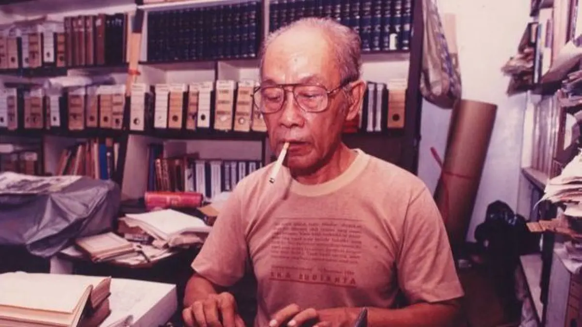 Melalui karya-karyanya seperti Bumi Manusia, Pramoedya Ananta Toer membuktikan bahwa kata-kata mampu melampaui zaman dan menjaga ingatan tetap hidup. (Pinterest)