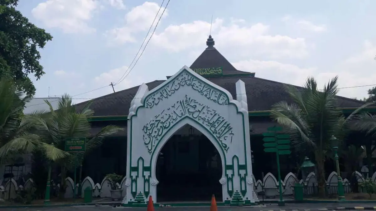 Foto Halaman Depan Dari Masjid Al Wustho Mangkunegaran