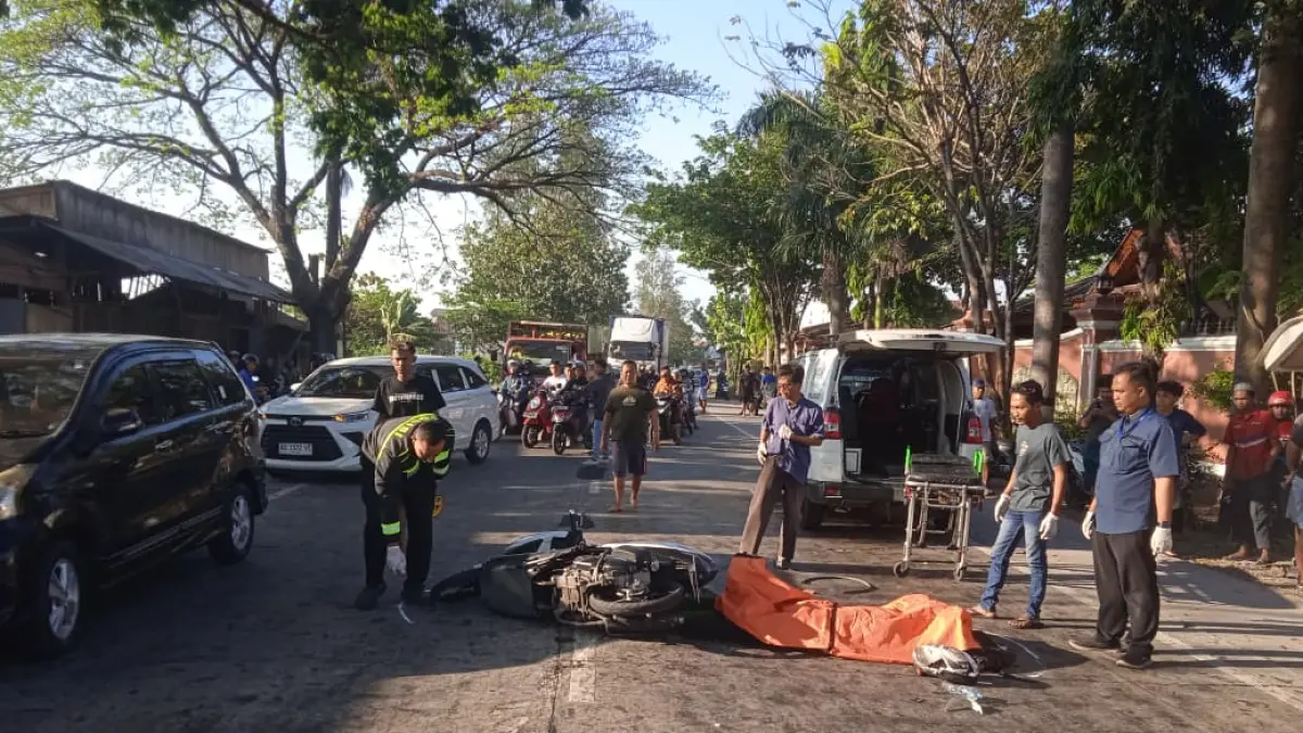 Pengendara sepeda motor tewas tertabrak kendaraan misterius di Kalijambe Sragen (7/7). (IST)