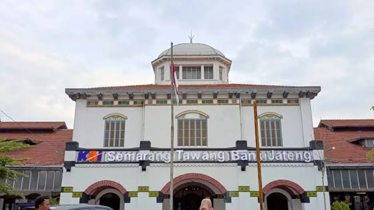 Bangunan Stasiun Tawang Semarang yang telah berdiri sejak 1914 dan kini menjadi salah satu ikon perkeretaapian sekaligus cagar budaya di Kota Semarang. (Google)