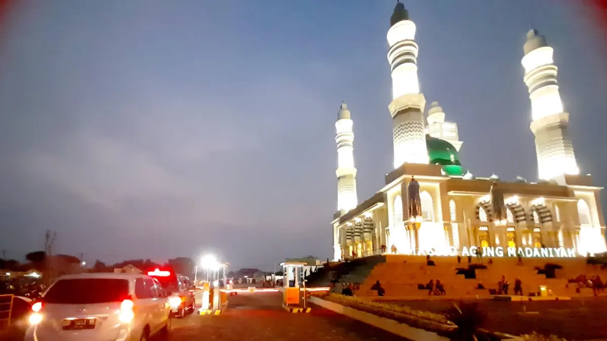 Masjid Agung Madaniyah Karanganyar. (Rudi Hartono/solobalapan.com)