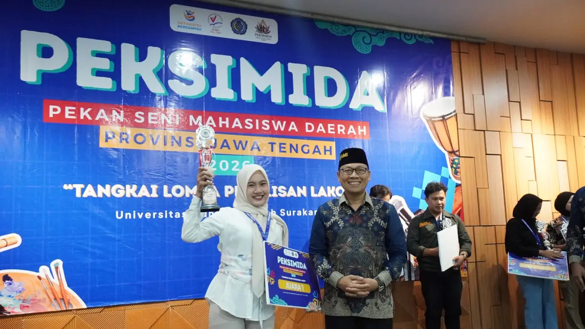 Dini Ulfiana (Universitas Pekalongan) Juara I Peksimida Jateng 2026 Tangkai Lomba Penulisan Lakon. (Dok UMS)