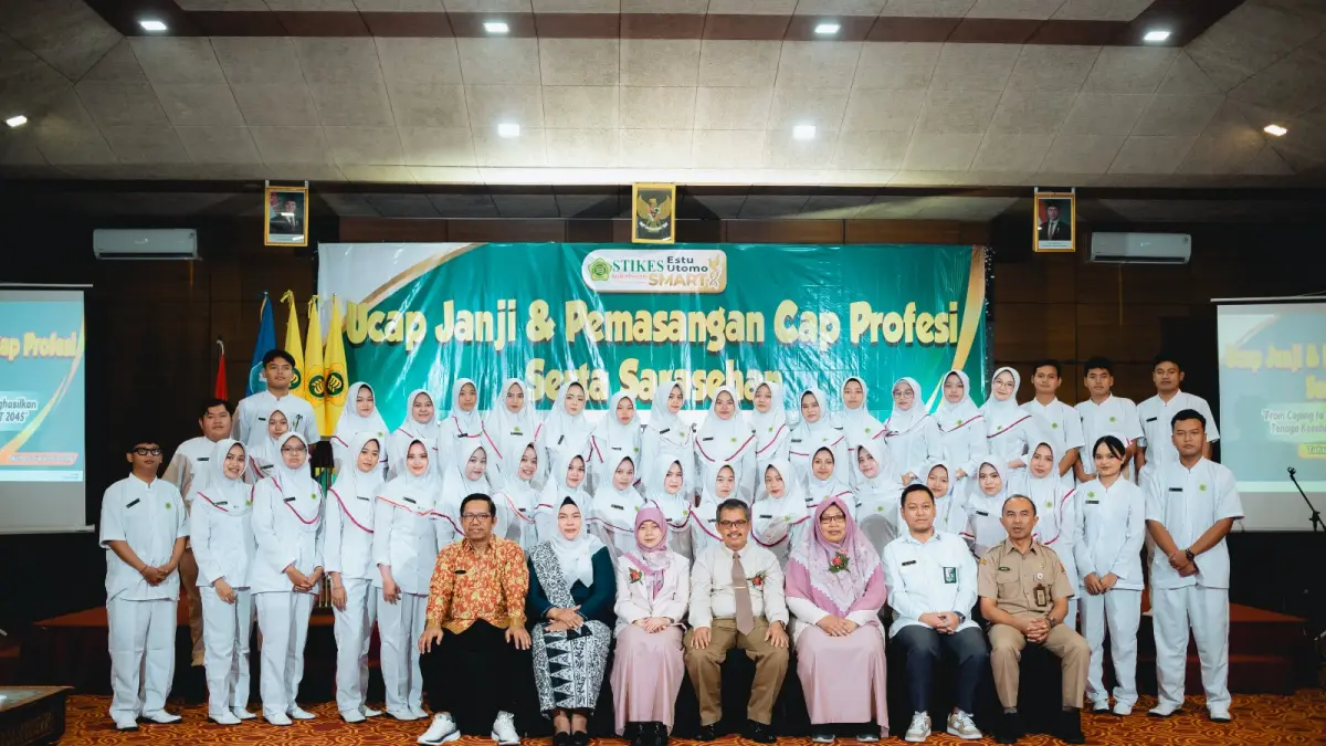 Foto bersama usai cap profesi keperawatan.