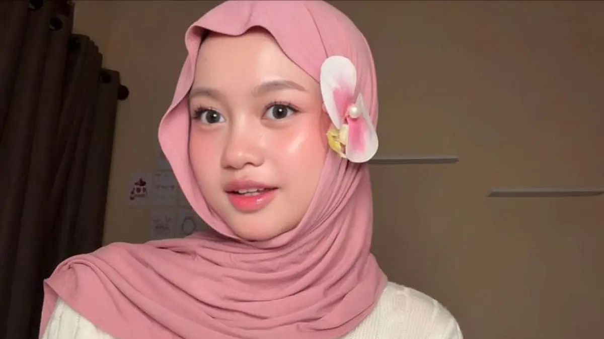 Hijab clip orchid (Pinterest)