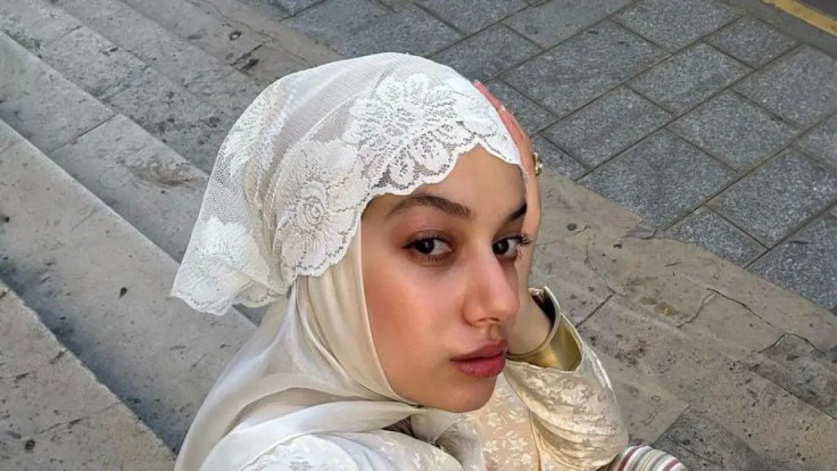 Hijab lace headscarf (Pinterst)