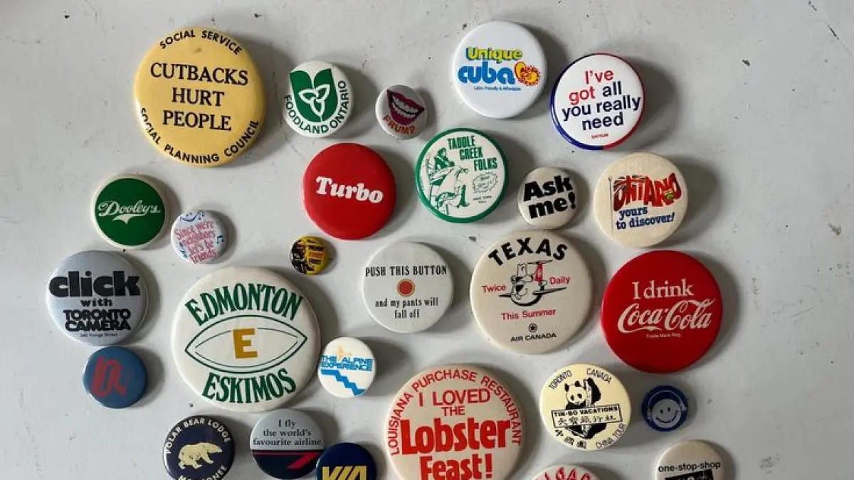 Ilustrasi foto aksesoris pin button (sumber foto dari Google)