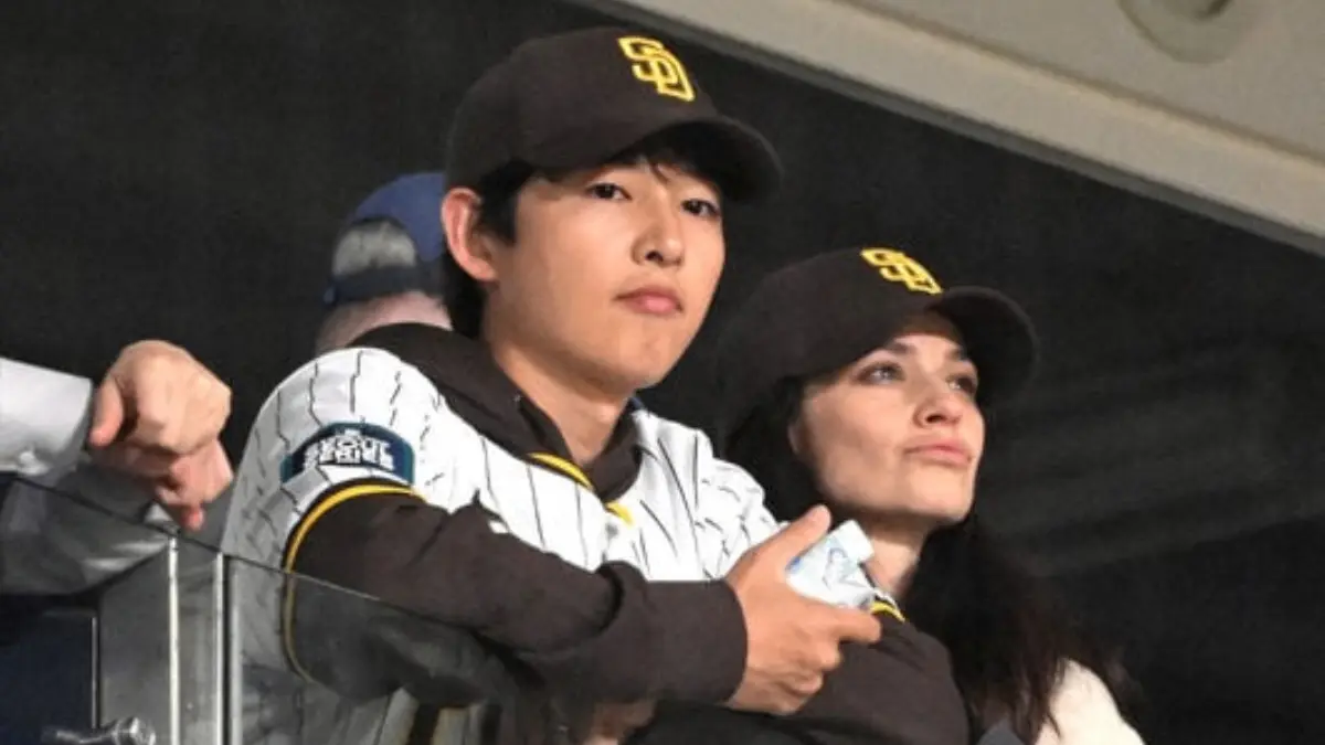 Song Jong Ki dan Katy Louise Sanders. (The Chosun Daily)