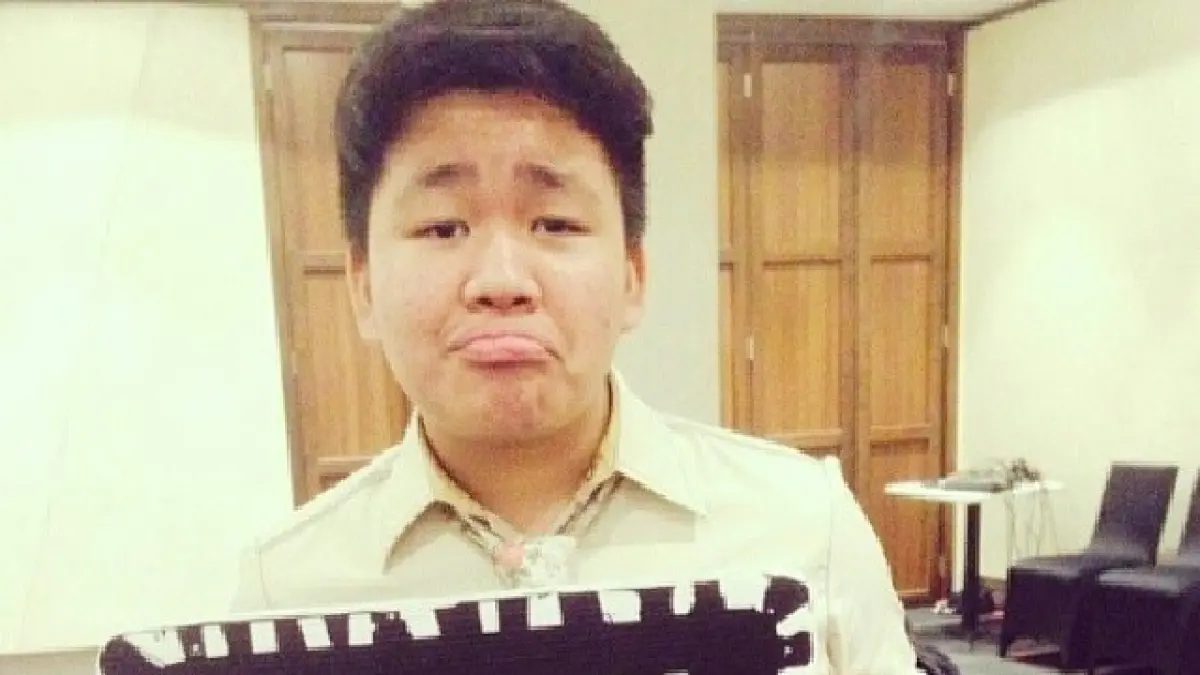 Teuku Ryzki mengaku menjadi pribadi yang lebih peduli terhadap teman setelah memerankan karakter Khotib dalam film Seni Merayu Tuhan. (Instagram teuku_ryzkii)