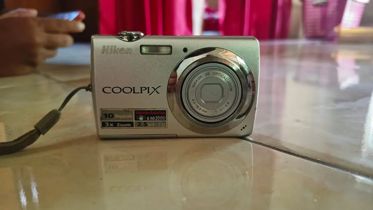 Kamera digital (digicam) kembali diminati kalangan anak muda karena menghasilkan foto bergaya vintage. (Adi Prasetyawan/Solobalapan.com)