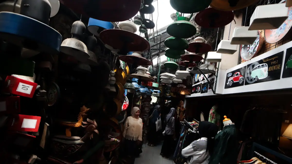 Pasar Triwindu Solo menjadi salah satu pasar yang menjual barang antik. (M Ihsan/Radar Solo)