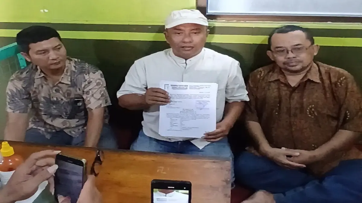 Warga Solo melayangkan gugatan praperadilan terhadap Kejaksaan Agung (Kejagung) RI ke Pengadilan Negeri (PN) Solo pada Kamis (16/7/2026), buntut pemberhentian pendataan makan bergizi gratis alias MBG. (Damianus Bram/Radar Solo 