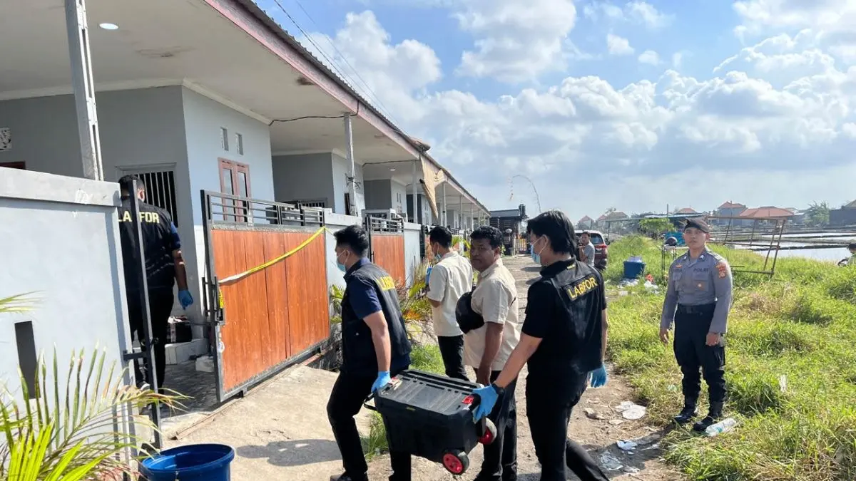 Satuan Reskrim Polresta Denpasar dan Resmob gabung Polsek Denpasar Selatan bersama tim Labfor Polda Bali melaksanakan olah TKP korban AS di Pemogan, Denpasar Barat, Bali, Kamis (16/7/2026). ANTARA/HO-Humas Polresta Denpasar