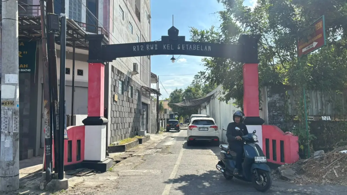 Gapura Kampung Setabelan, Setabelan, Banjarsari. (Siti Putri/Radar Solo)