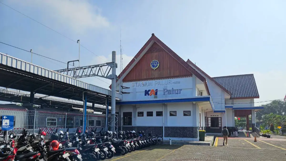Stasiun Palur di Kabupaten Karanganyar menjadi titik akhir layanan KRL Commuter Line Yogyakarta–Palur sekaligus gerbang timur Solo yang mendukung mobilitas masyarakat Solo Raya. (Google maps)