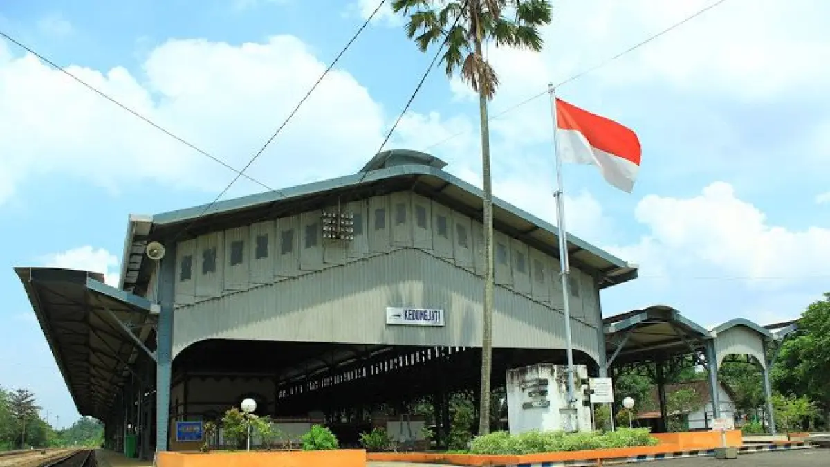 Stasiun Kedungjati menjadi simpul penting perkeretaapian Jawa Tengah sejak 1873. (Pinterest) 
