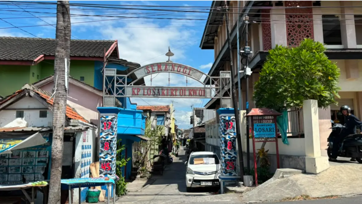 Gapura Kampung Losari, Semanggi. (Siti Putri/Radar Solo)