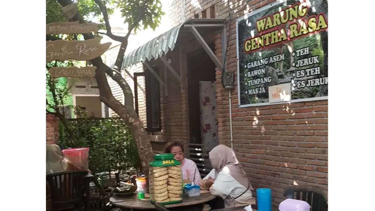 

Suasana Kedai Gentha Rasa di Laweyan, Surakarta. (Rastri)