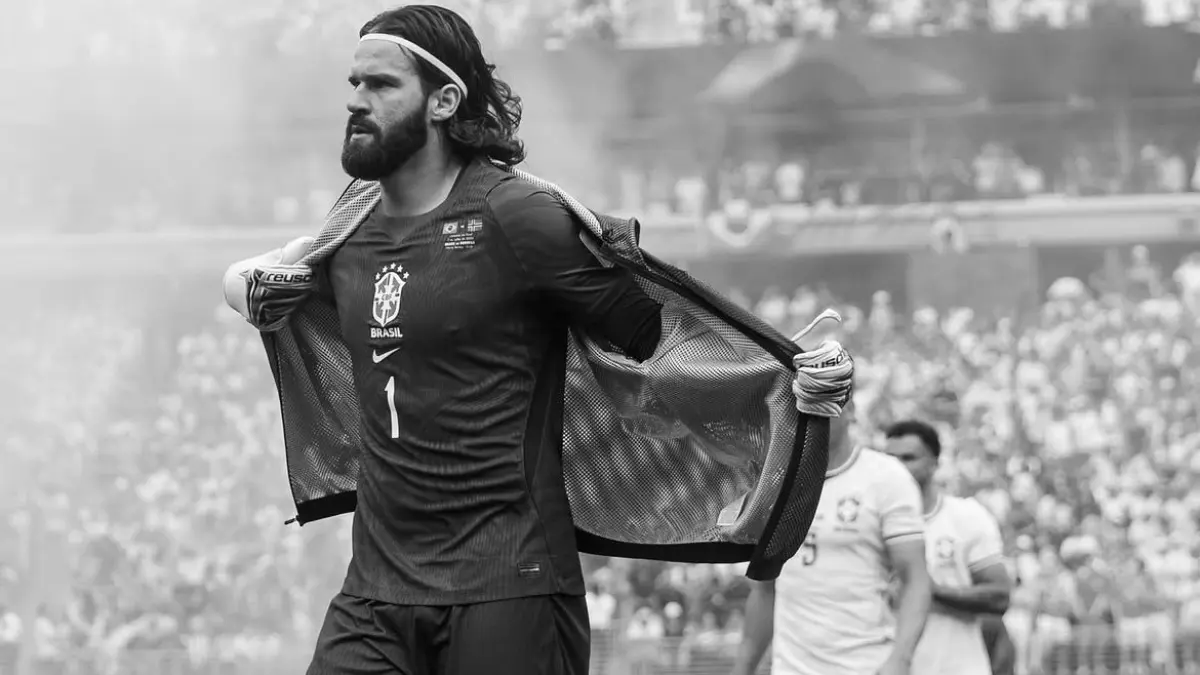 Alisson Becker dipastikan bertahan di Liverpool meski sempat dikaitkan dengan Saudi Pro League. (instgram alissonbecker)