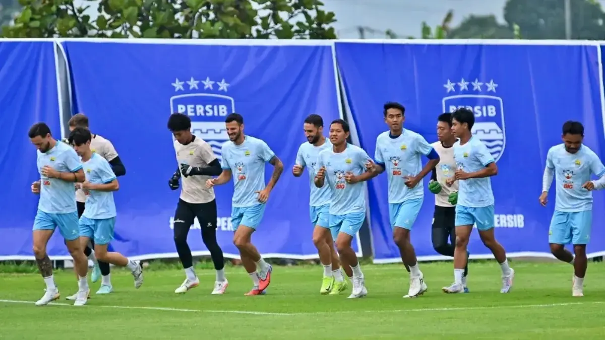 Pemain Persib Bandung saat menjalani rutinitas latihan. (Dok. Persib Official)