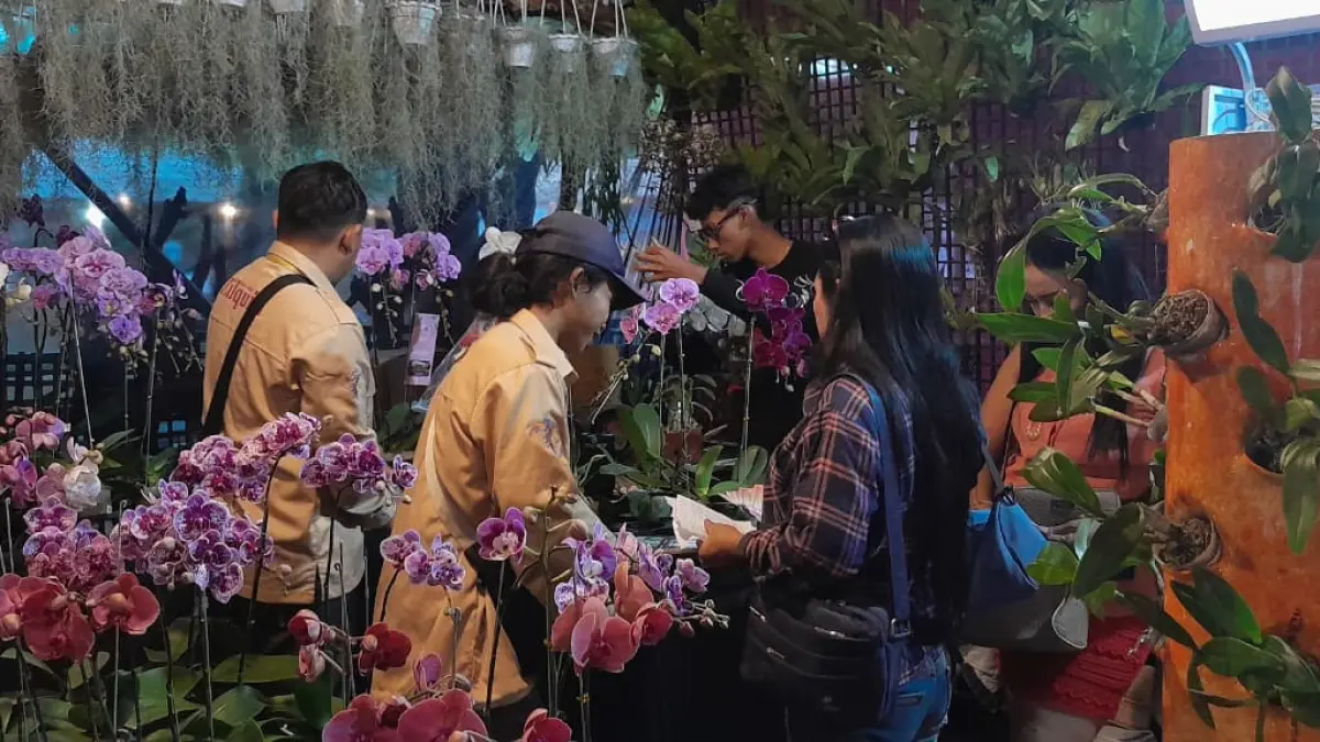 Suasana kegiatan jual beli di Solo Anggrek Festival 2026. (Rastri Rafiarum)