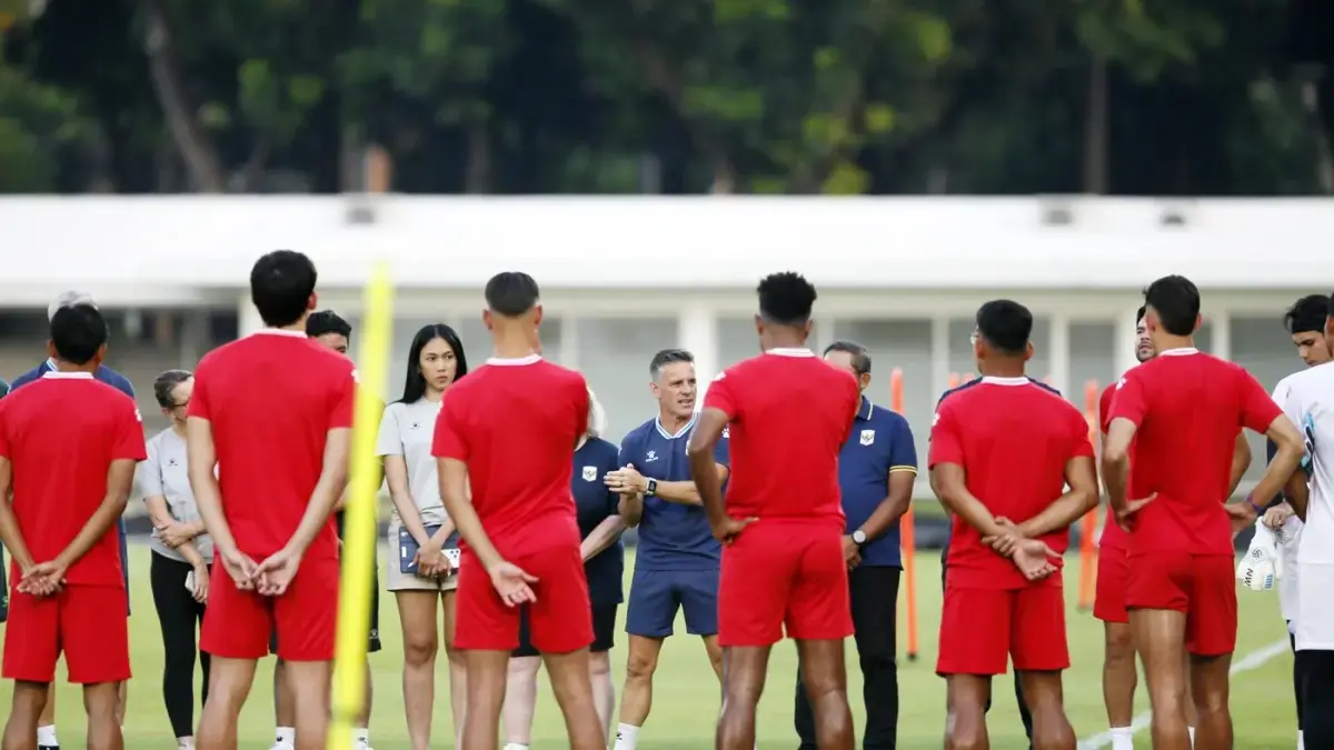 Pelatih Timnas Indonesia John Herdman saat sesi latihan di Stadion Madya, Komplek Olahraga Gelora Bung Karno, Jakarta, Minggu (26/7/2026). (Dery Ridwansah/ JawaPos.com)