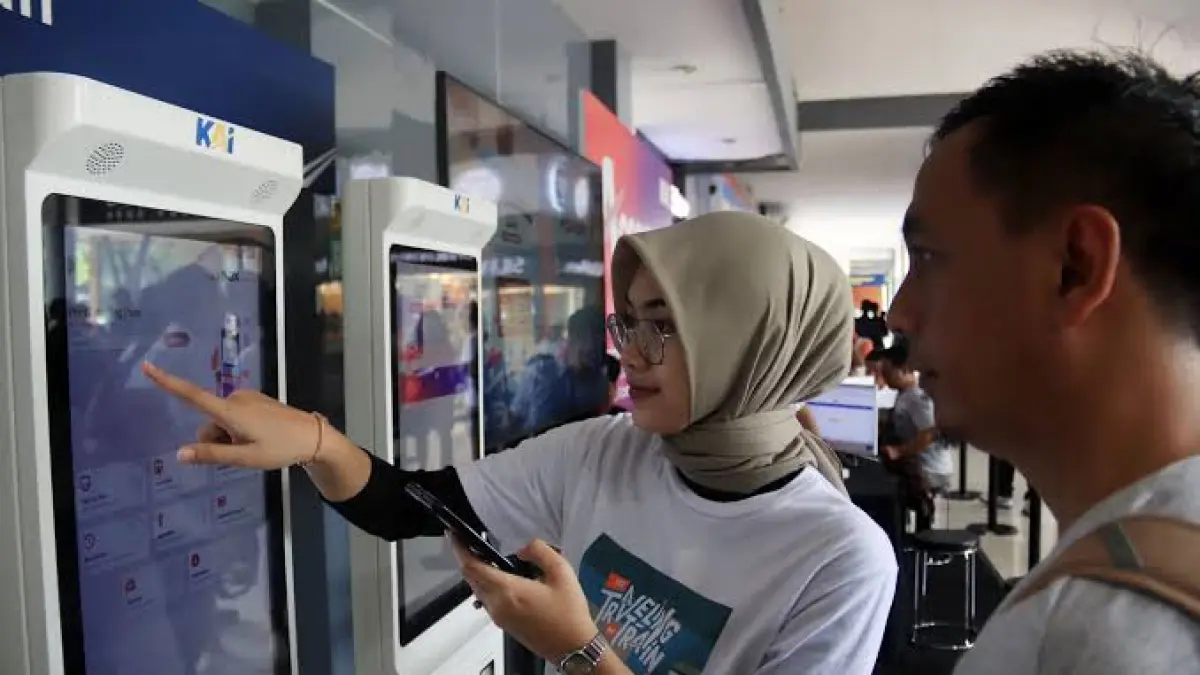Digitalisasi PT KAI menghadirkan layanan perjalanan yang semakin cepat, praktis, dan efisien. (Radar Surabaya)