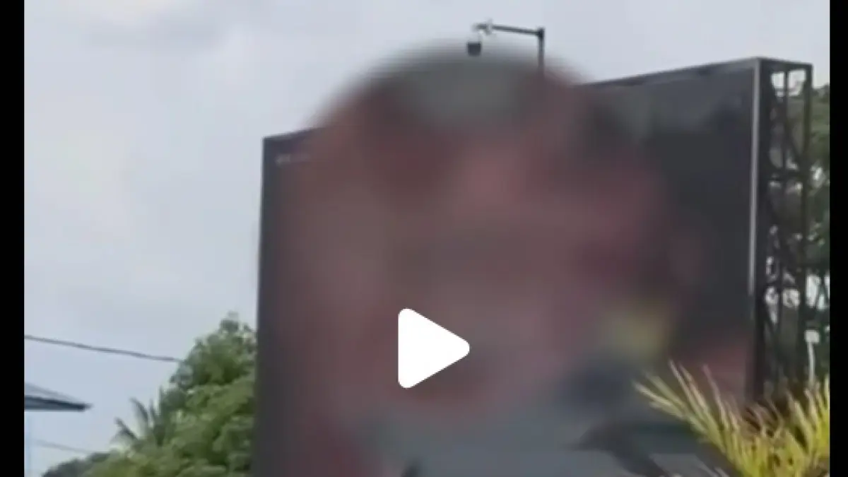 Warga Melawi gempar usai videotron milik pemkab mendadak menayangkan konten tak senonoh. (Dok. warga)