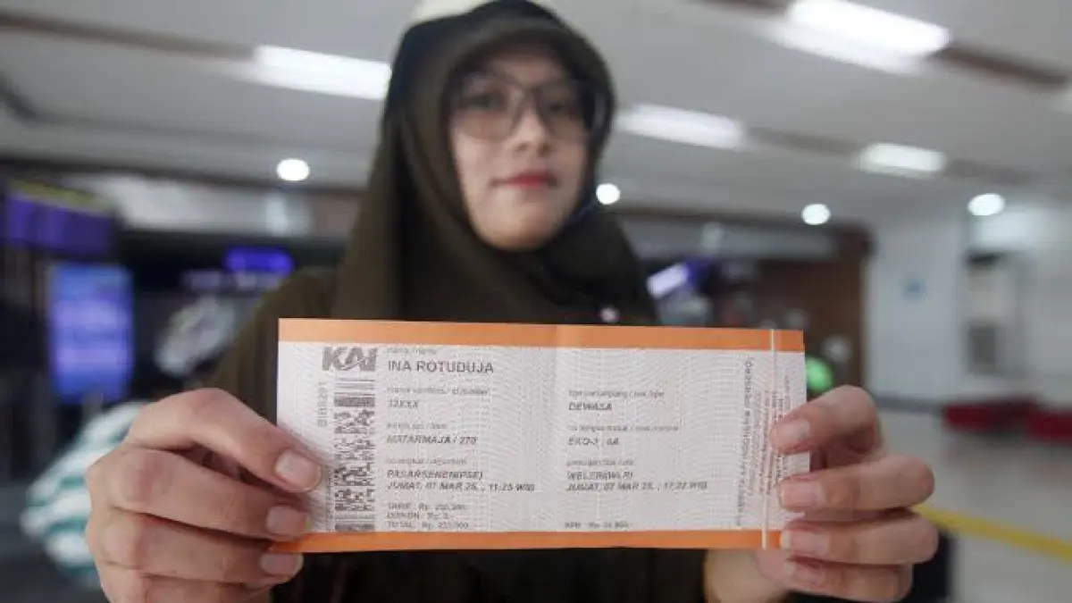 Sistem tiket kereta api di Indonesia telah berkembang dari tiket kertas menjadi layanan digital yang lebih praktis.  (Jawa POS) 