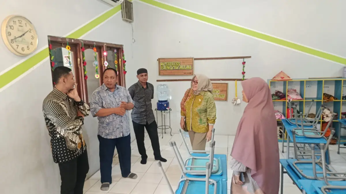 105 siswa SDII Al Abidin Solo mendadak mual dan muntah, penyebab masih misterius. (Alfida Nurcholisah/solobalapan.com)