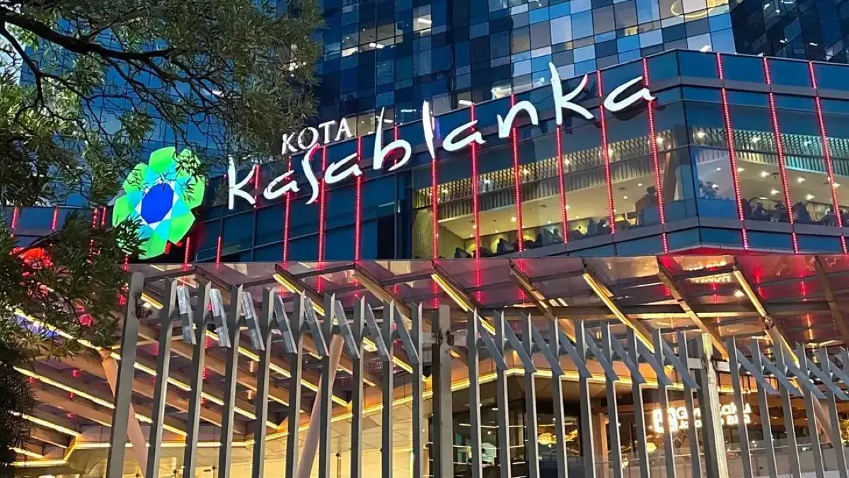 Salah satu mal di Jakarta yang memasang pagar.