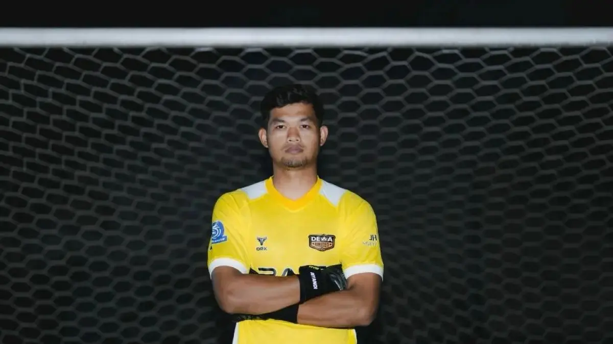 Dewa United resmi merekrut kiper Timnas Indonesia Muhammad Riyandi dari Persis Solo. Simak alasan bergabung dan rekam jejaknya. (Dok. Dewa United)