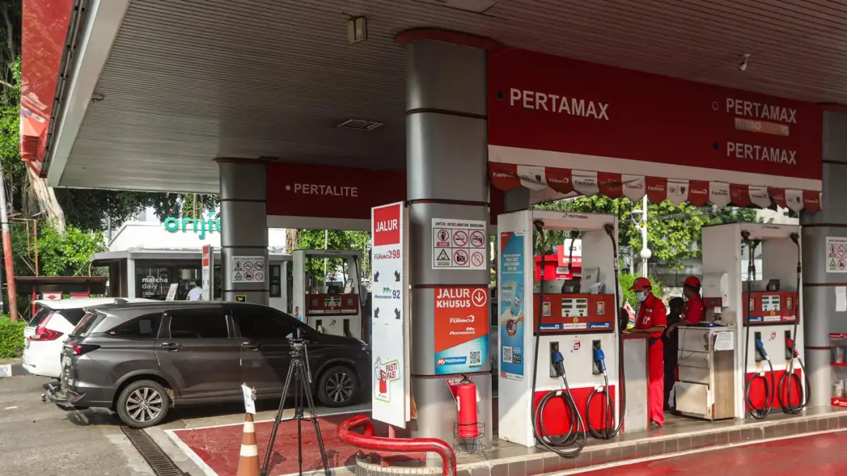 Harga BBM Pertamina per 1 Agustus 2026 resmi berubah. Pertamax, Pertamax Turbo, dan Pertamax Green turun, Dexlite tetap. (Salman Toyibi/Jawa Pos)