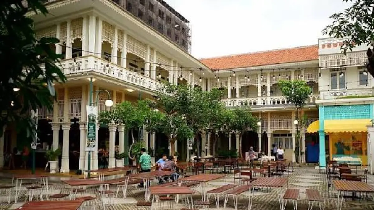 Ndalem Gondosuli menjadi salah satu bangunan heritage di Kampung Batik Laweyan yang memadukan arsitektur Jawa, Indische, dan Art Deco. (Google)
